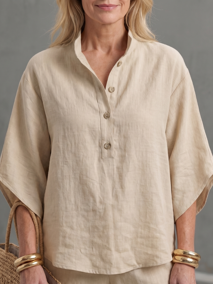 Veda Bremen Carolyn Geknöpftes Tunika und Hosen Set, stylish casual outfit with buttoned tunic and matching pants, in a natural fabric.