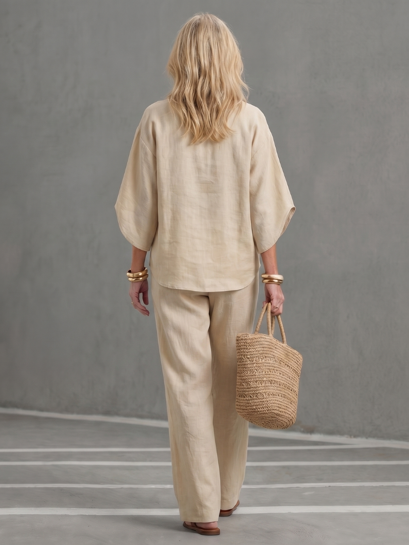 Veda Bremen Carolyn Geknöpftes Tunika und Hosen Set, lightweight fabric, navy blue with button details, casual stylish outfit.