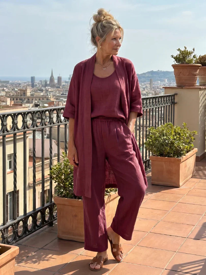 Light linen set by Veda Bremen, featuring a comfortable, breathable linen top and matching pants, perfect for casual wear.