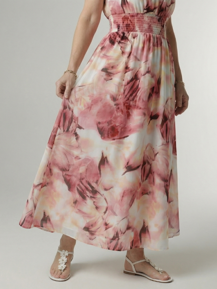 Veda Bremen Sylin Gerafftes Midikleid mit Neckholder, elegant sleeveless dress with ruffled fabric and a fitted waist.