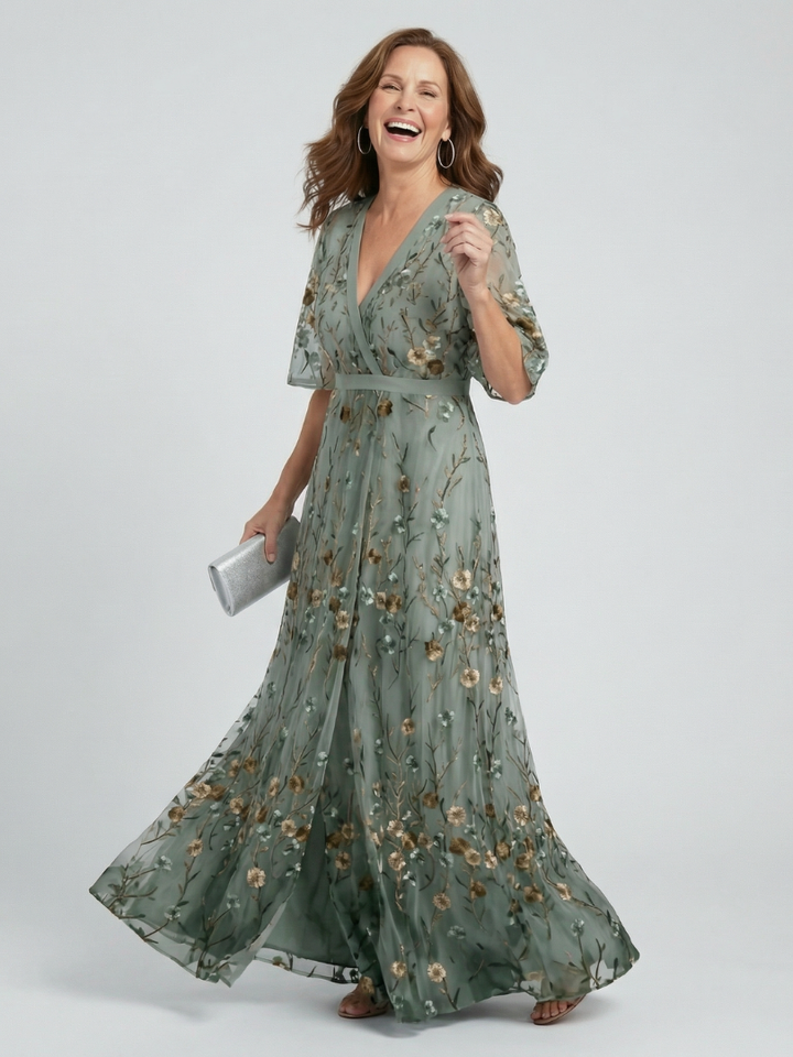 Veda Bremen Selora maxikleid with neckholder and Bloom-Flow cut, flowing fabric and elegant design for summer occasions.