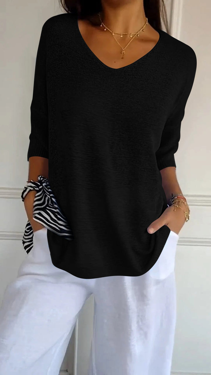 Veda Bremen Jill sleeveless V-neck top in soft fabric, close-up of the V-neckline and sleeveless design.