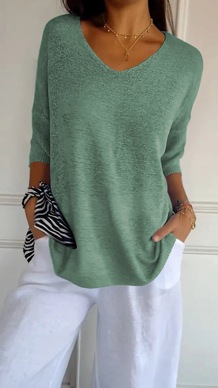Veda Bremen Jill sleeveless V-neck top in soft fabric, featuring a relaxed fit and stylish V-neckline.