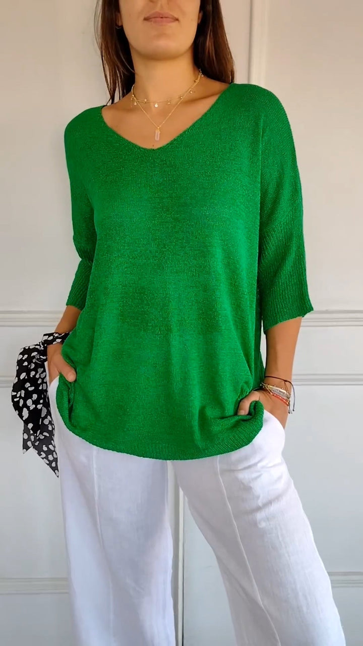 Veda Bremen Jill sleeveless V-neck top in soft fabric, close-up of the neckline and sleeveless design.