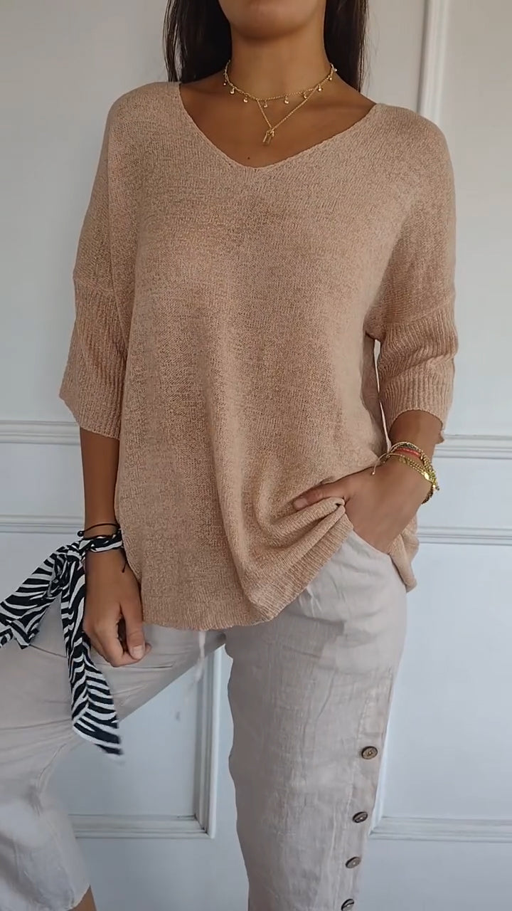 Veda Bremen Jill V-neck sleeveless top in soft fabric, featuring a relaxed fit and stylish V-neck design.