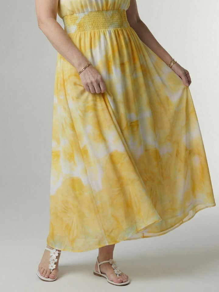 Veda Bremen Sylin Gerafftes Midikleid mit Neckholder in elegant, flowing fabric featuring a stylish neckholder design.