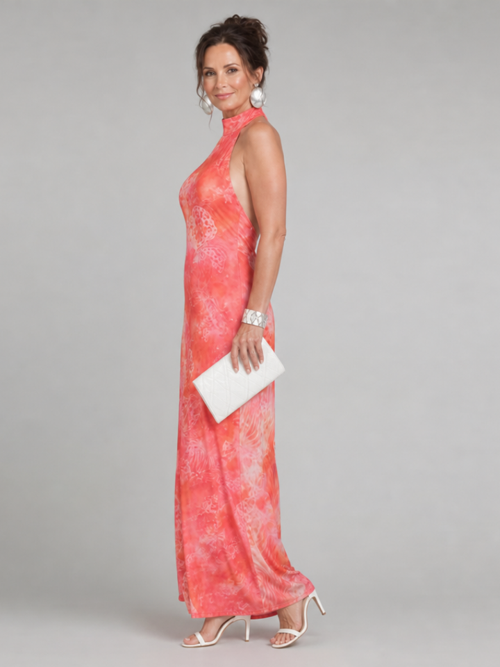 Veda Bremen Coraline maxi dress with neckholder and colorful print pattern, flowing fabric and stylish summer look.