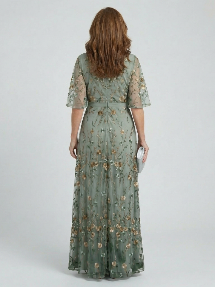 Veda Bremen Selora maxikleid with neckholder and Bloom-Flow cut, flowing fabric and elegant design for summer wear