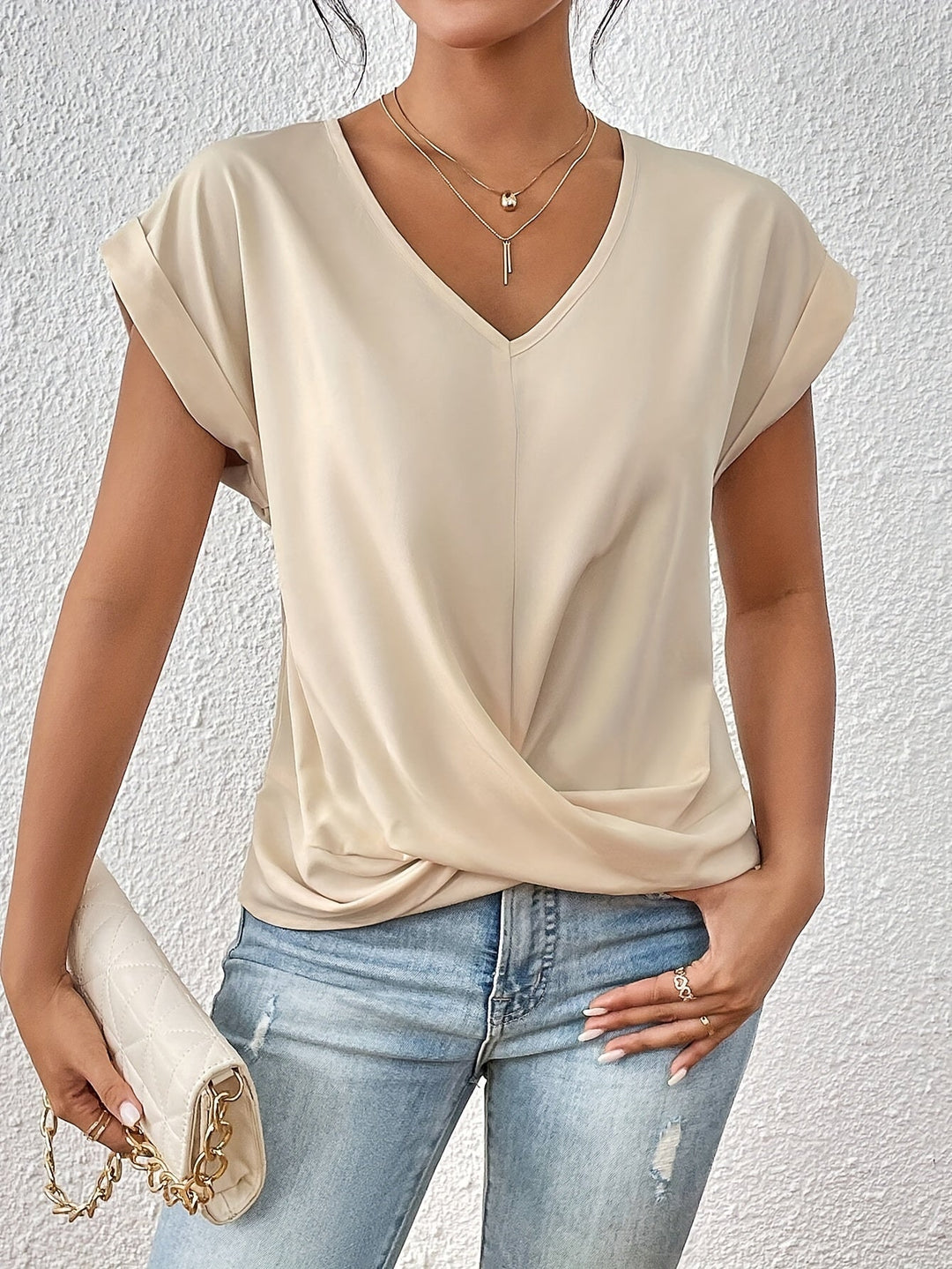 Veda Bremen Cleo casual T-shirt with sweetheart neckline, soft fabric, and relaxed fit, shown on a neutral background.