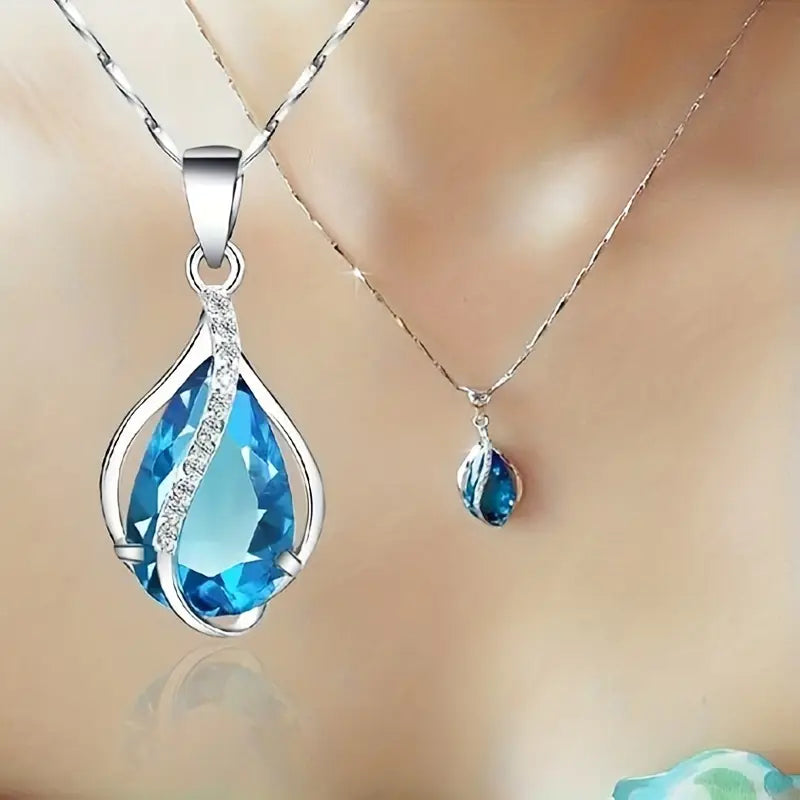 Veda Bremen Ozean Tropfen sapphire necklace from the Sapphire Collection with a teardrop-shaped blue gemstone pendant.