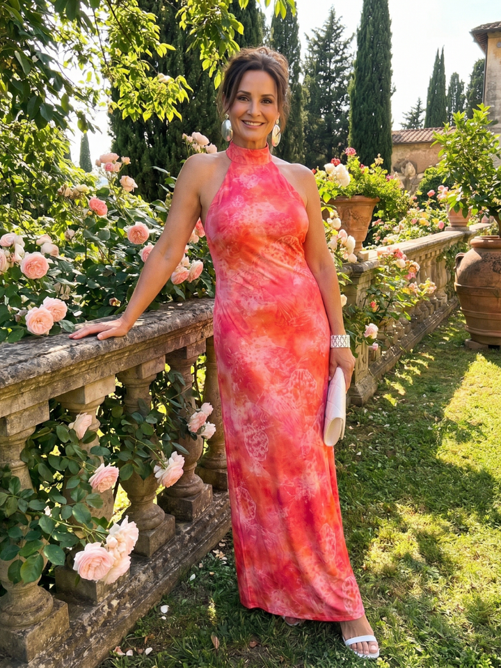 Veda Bremen Coraline maxikleid with neckholder and vibrant print pattern, flowing fabric and stylish design.
