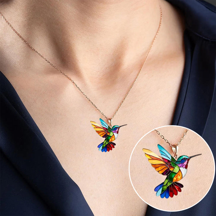 Veda Bremen Kolibri-Halskette with delicate bird pendant paired with matching earrings, elegant jewelry set for women.