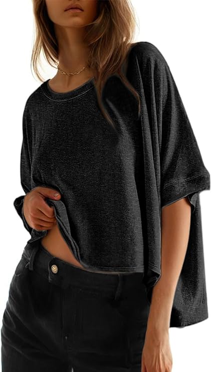 Veda Bremen ELLA Das Shirt, lightweight and comfortable, shown in a relaxed fit on a model, with neutral fabric and simple design.