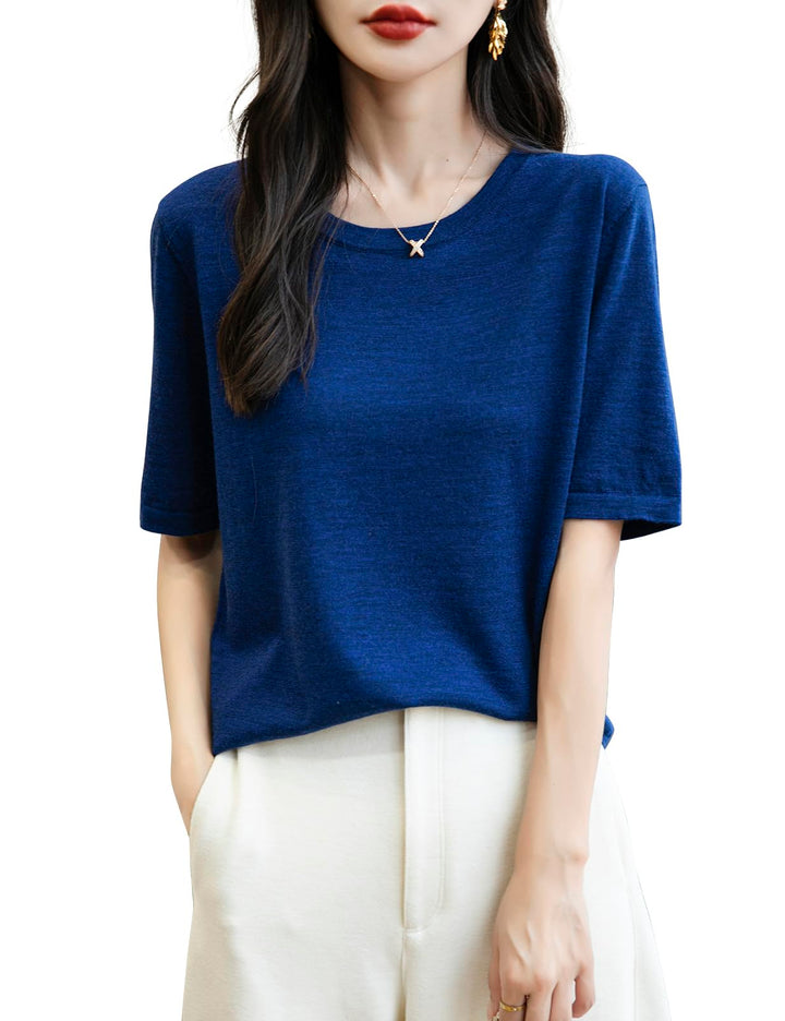 Veda Bremen 100% Merino Wool crew neck T-shirt in natural color, soft and warm fabric, close-up of fabric texture and neckline.