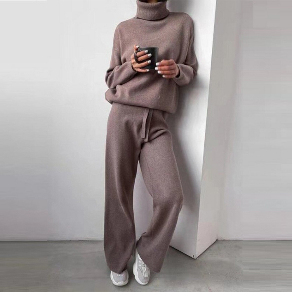 Lindemann Mode Karina 2-piece set with a turtleneck top and long pants, in a cozy, stylish design perfect for casual wear.