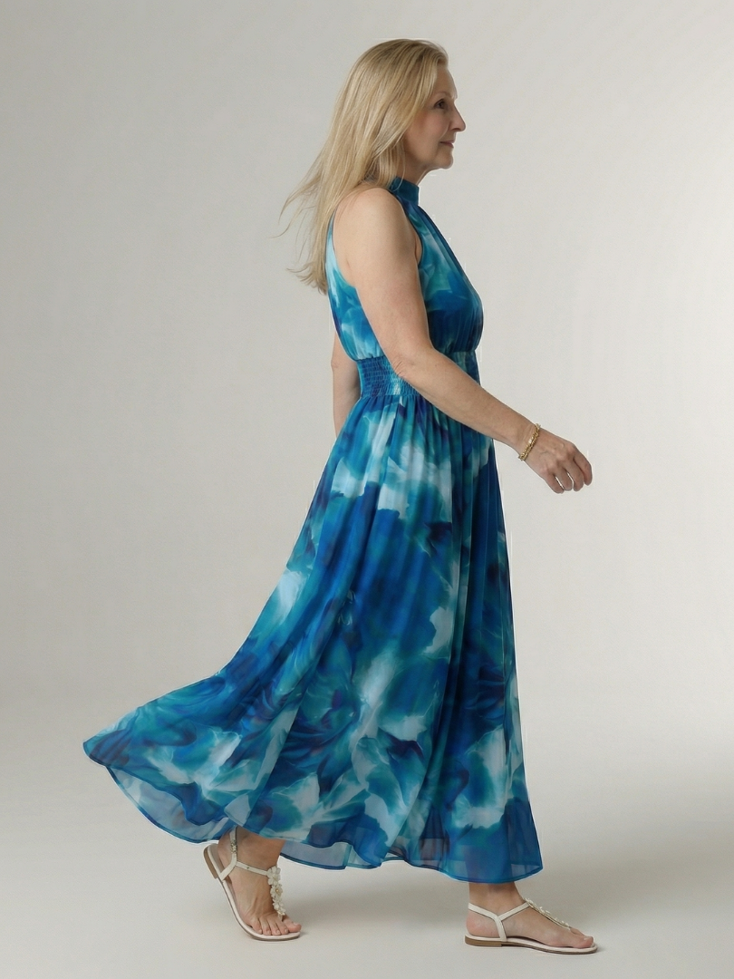 Veda Bremen Sylin Gerafftes Midikleid mit Neckholder, elegant midi dress with ruffled fabric and neckholder style.