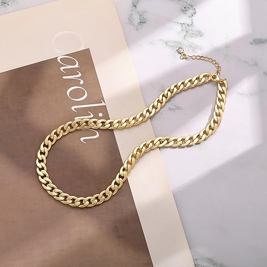 Klobige kubanische Gliederkette from Veda Bremen with thick, bold links, showcasing a chunky and stylish jewelry design.