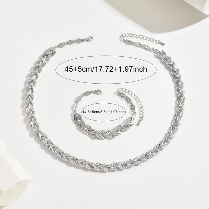 Veda Bremen elegant glass fish tail set with sparkling rhinestones, showcasing intricate design and shimmering details.