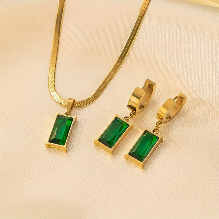 Veda Bremen Iselotte Verdain gold jewelry set featuring necklace and matching earrings with elegant design.