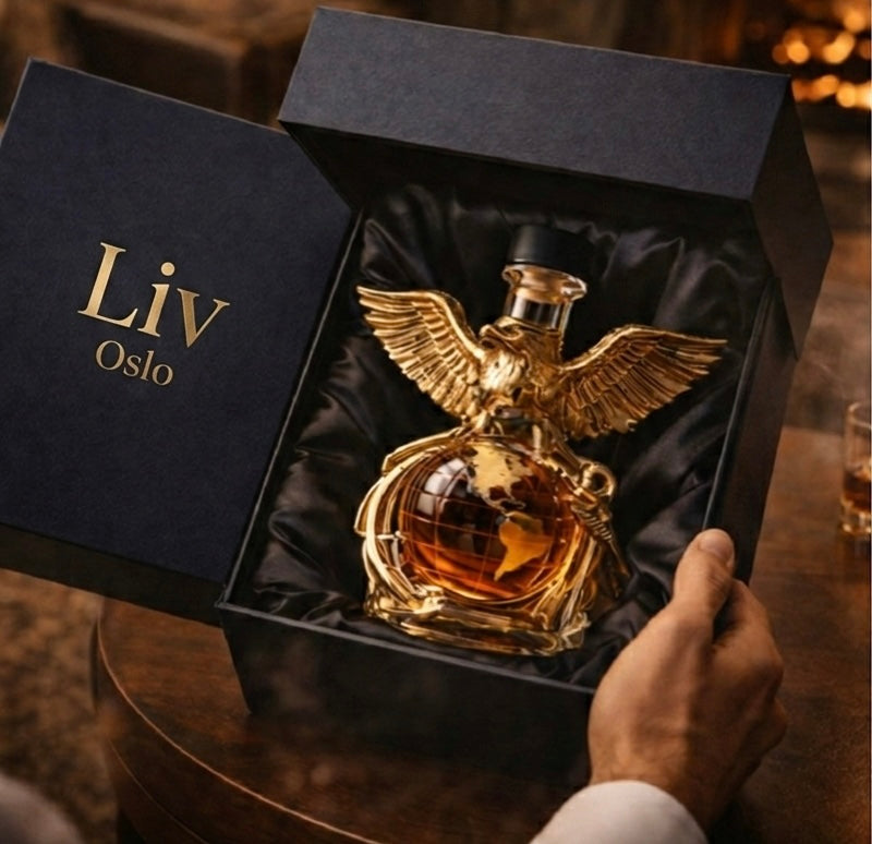 Veda Bremen Whisky Flachmann Aquila Edition with sleek silver finish and engraved eagle design on the metal flask.