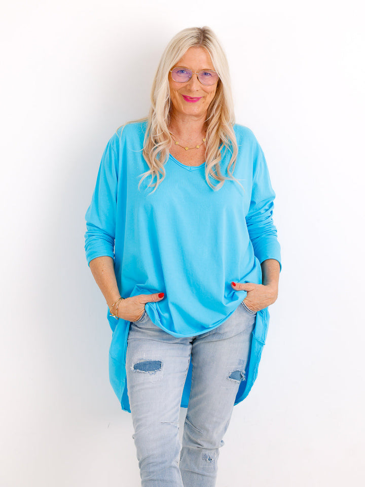 Veda Bremen Brenda long-sleeve shirt in soft fabric, featuring a classic fit and subtle design, perfect for casual wear.