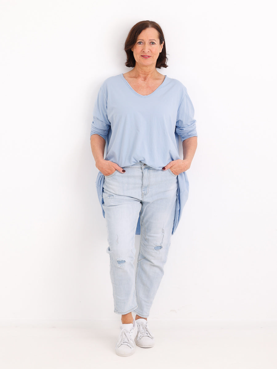 Veda Bremen Brenda long-sleeve shirt in neutral color, casual top with round neckline and soft fabric, front view.