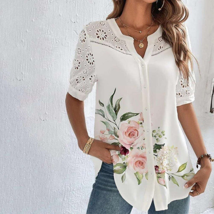 Veda Bremen Vivian casual blouse with lace and floral print, featuring a relaxed fit and lightweight fabric.