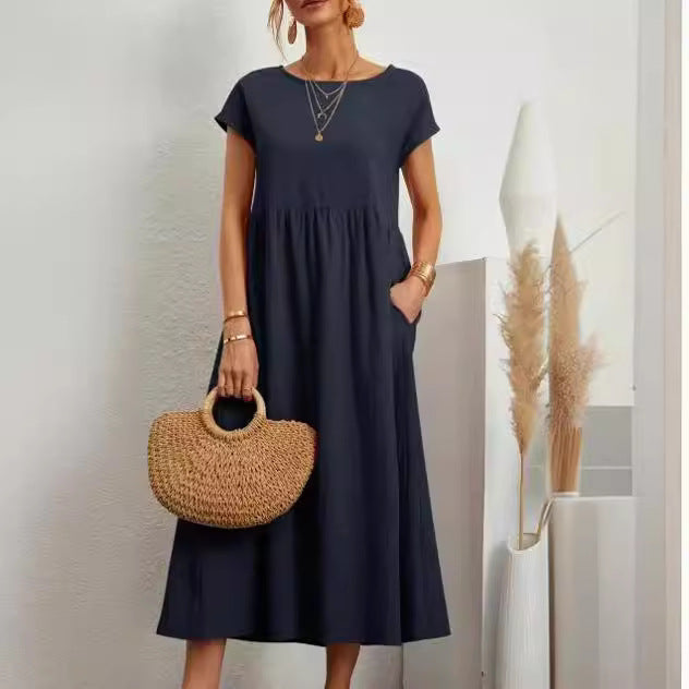 Veda Bremen Gabrielle midikleid with flowing silhouette, soft fabric, and elegant design, shown on a model.