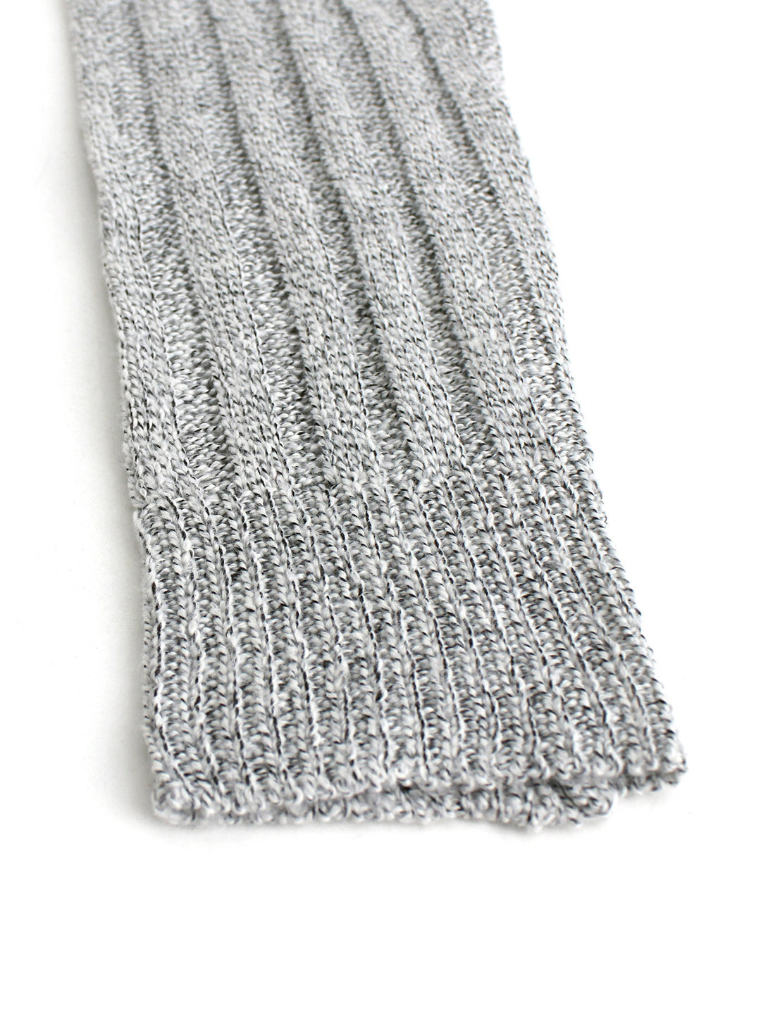 Veda Bremen knitted cardigan with textured structure, featuring a cozy, chunky design and ribbed cuffs for a stylish, warm look.