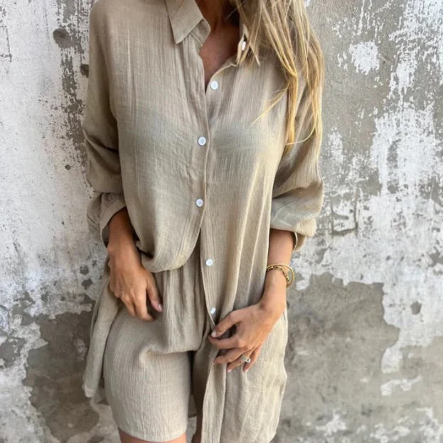 Veda Bremen 2-piece set with a long-sleeve shirt and shorts, shown in a casual, comfortable fabric, perfect for relaxed wear.