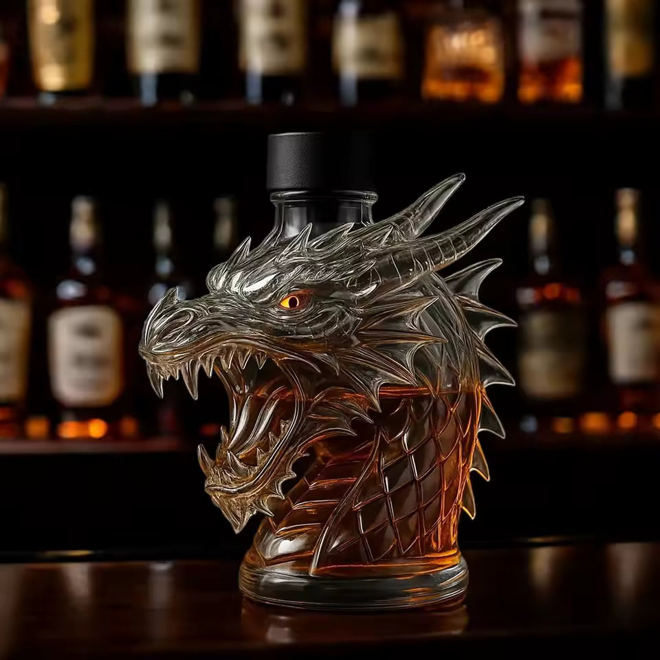 Veda Bremen Whisky Flasche Drachen Edition with intricate dragon design on a sleek glass bottle.