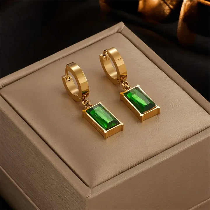 Veda Bremen Iselotte Verdain jewelry set with gold necklace and matching earrings, elegant and detailed design.