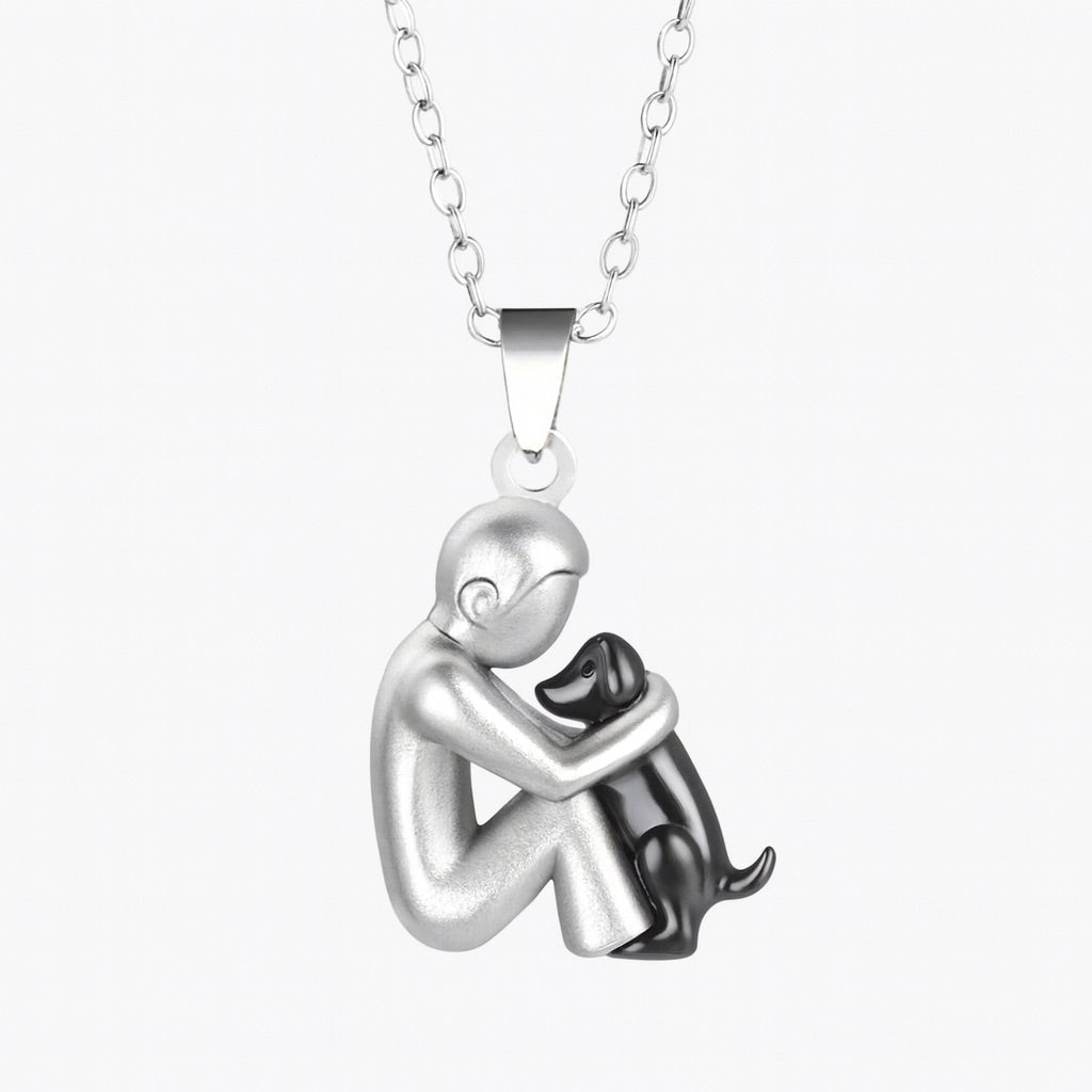 Veda Bremen Umarmungs-Anhängerkette necklace featuring a silver pendant, stylish men&