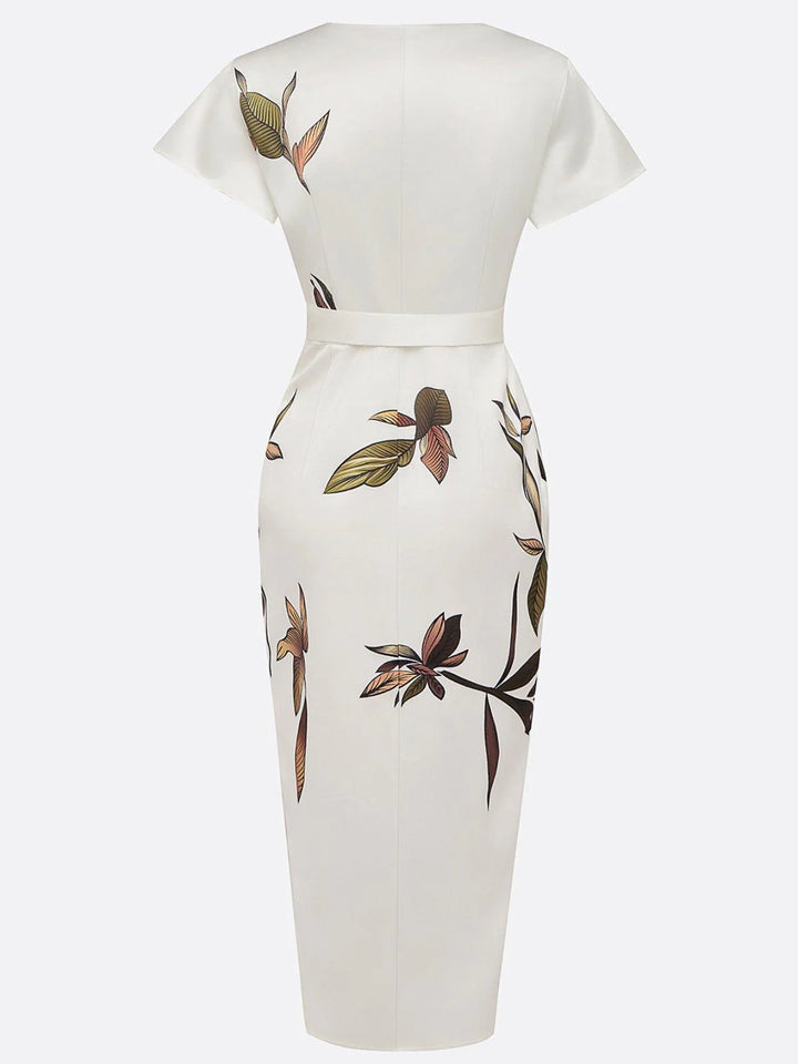 LuroLondon Amira Wickelkleid back view showing the fitted bodice and flowing skirt in soft fabric.