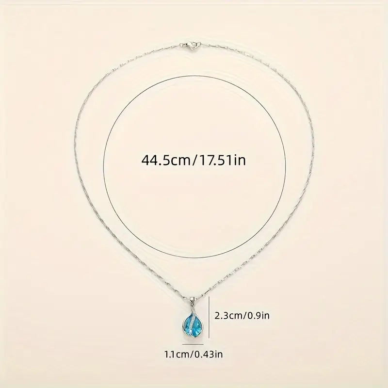 Veda Bremen Sapphire Collection Ozean Tropfen necklace featuring a teardrop-shaped sapphire pendant on a delicate chain.