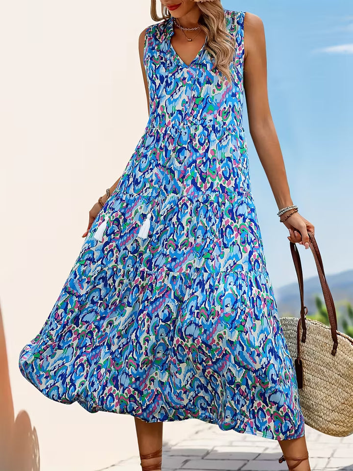 Blue Veda Bremen Boho-Kleid with flowing fabric and bohemian style, perfect for casual and outdoor wear.