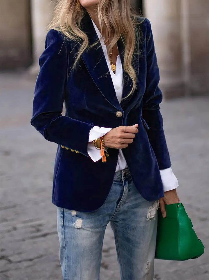 Dark blue Veda Bremen Alisha taillierter Blazer featuring a fitted silhouette and classic lapel collar.