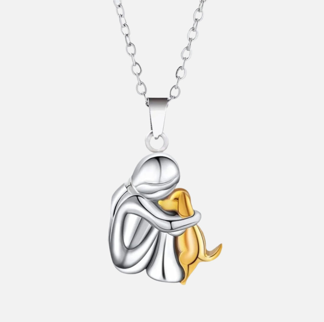 Veda Bremen Umarmungs-Anhängerkette necklace with a delicate, interconnected design, showcasing a stylish and meaningful jewelry piece.