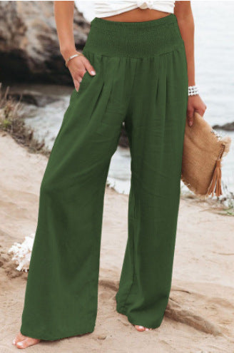 Veda Bremen Romy weithose in green, high-waisted wide-leg trousers with a relaxed fit and belt loops, shown on a model.