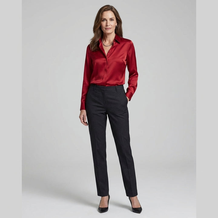 Veda Bremen Melly elegant white shirt with classic collar and button-down front, stylish and versatile for formal wear.