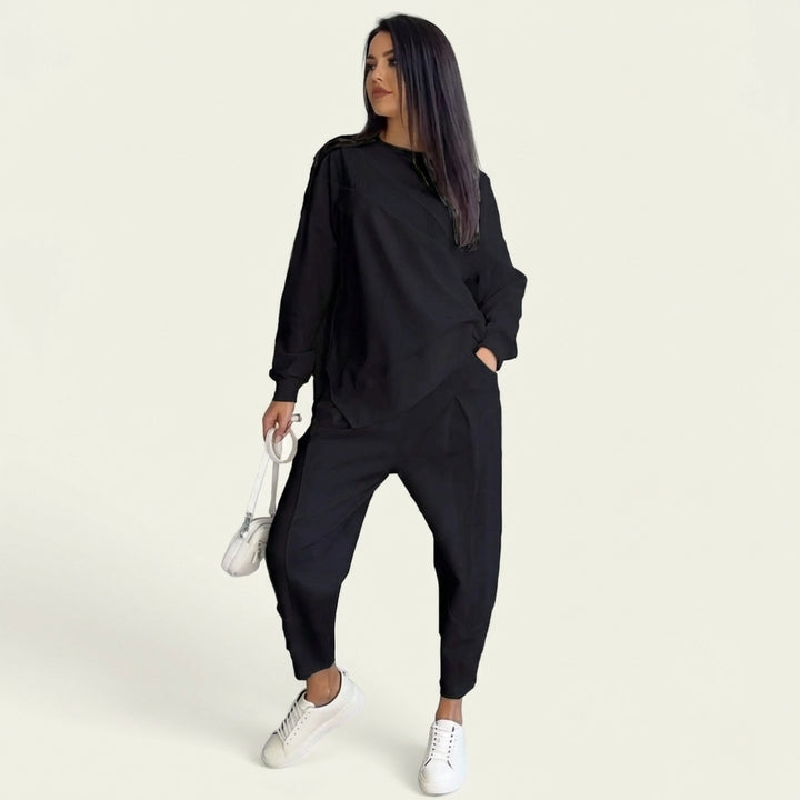 Veda Bremen Damen-Set featuring a stylish, comfortable outfit with matching top and pants in a casual, modern design.