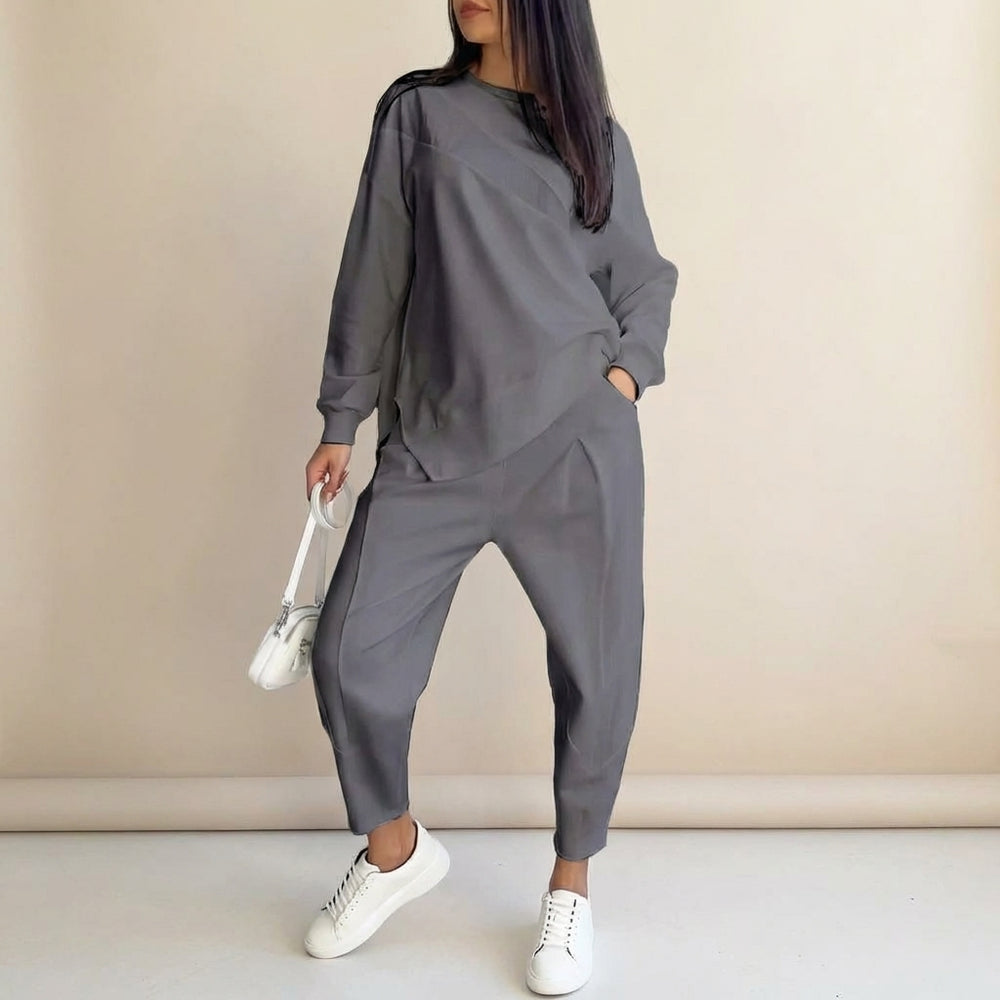 Veda Bremen Damen-Set featuring stylish, comfortable women's clothing with a modern design and soft fabric.