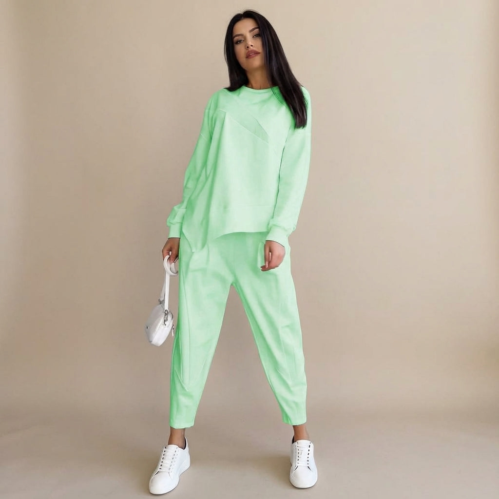 Veda Bremen Damen-Set featuring a stylish, coordinated women&