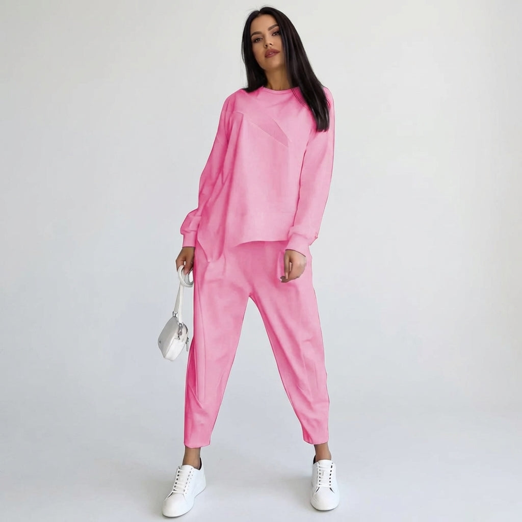 Veda Bremen Damen-Set with stylish top and matching pants, casual and comfortable clothing for women, in soft, neutral colors.