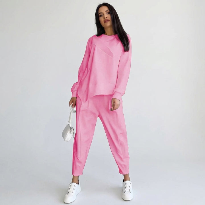 Veda Bremen Damen-Set with stylish top and matching pants, casual and comfortable clothing for women, in soft, neutral colors.