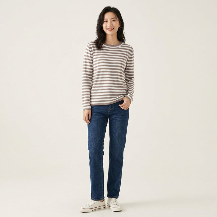 Veda Bremen elegant long-sleeve top in a neutral color, showcasing a fitted silhouette and soft fabric detail.
