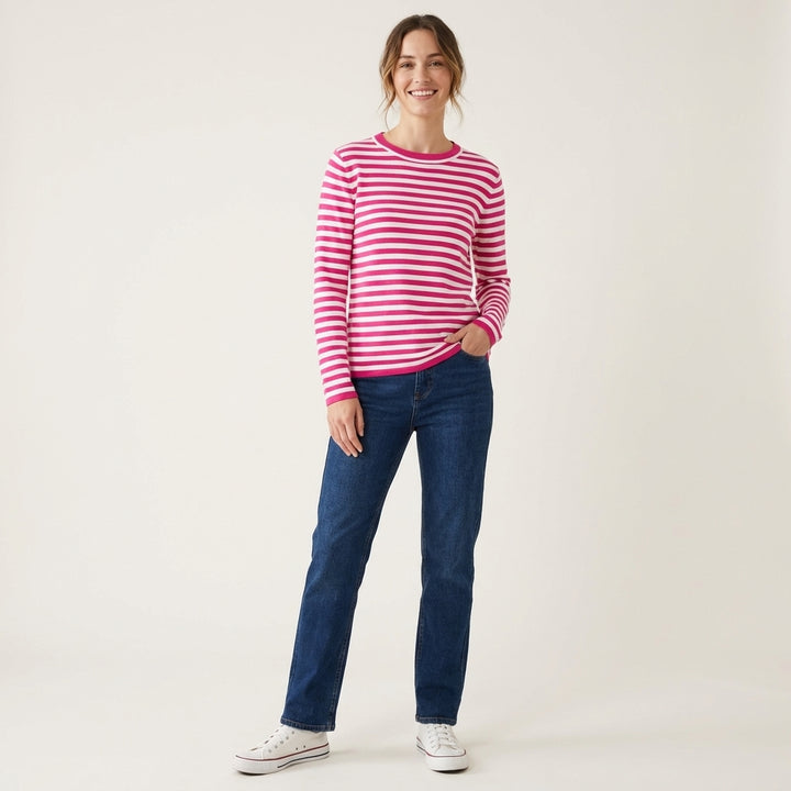 Veda Bremen elegant long-sleeve top in black, close-up of fabric and fit, showcasing stylish design and soft material.