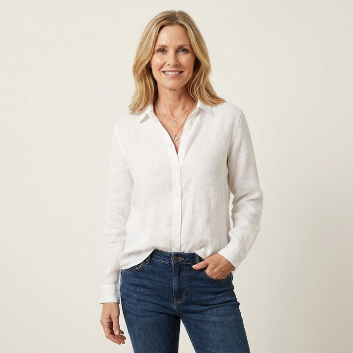 Veda Bremen Anne Baumwollbluse in light fabric, featuring a classic button-up design with long sleeves and a collar.