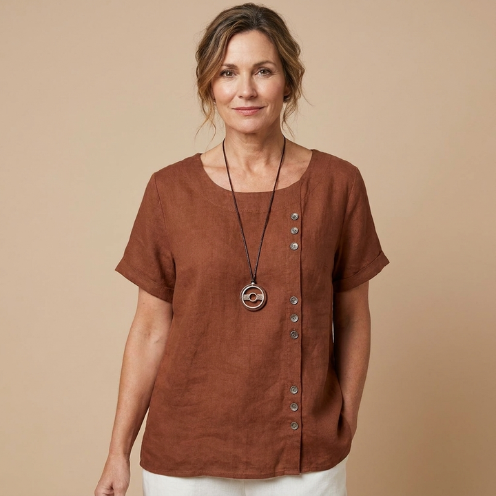 Veda Bremen Miranda summer T-shirt in light fabric, casual fit with a stylish neckline, displayed on a mannequin.