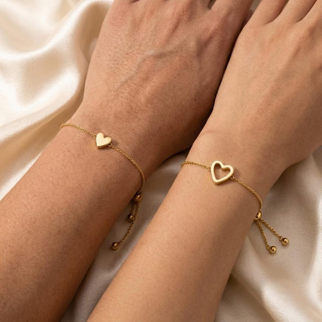 Veda Bremen Herzen Armband Set featuring delicate heart charms on silver-toned bracelets, stylish and feminine jewelry accessory